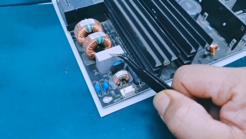 如果安規(guī)電容在電源線路板上壞了有什么影響？